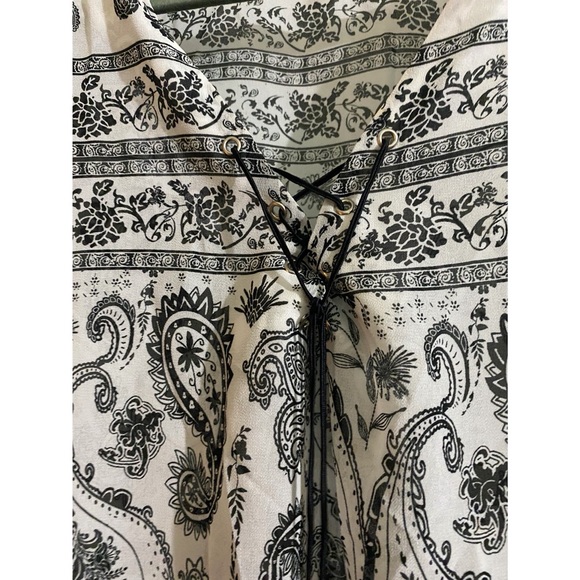 Gibson Latimer, black and white, paisley print blouse - Picture 2 of 6